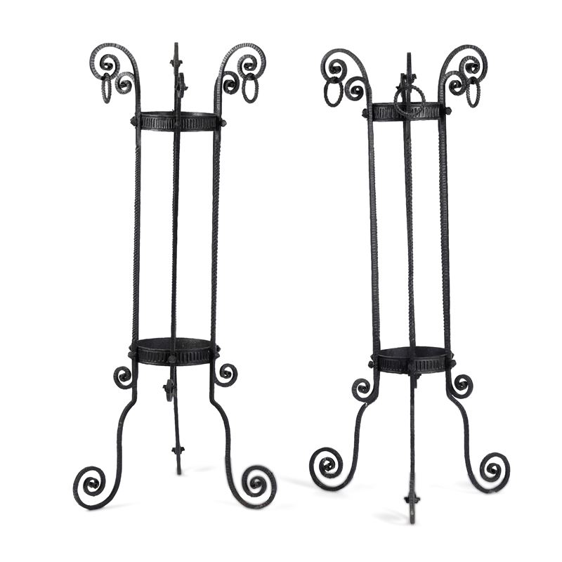 Coppia di basi portavaso in ferro lavorato. XX secolo  - Auction Italian Mansions - Cambi Casa d'Aste