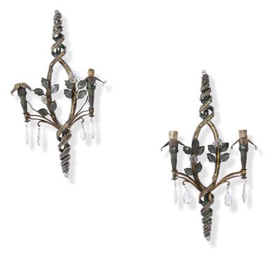 Coppia di Appliques in Metallo Dipinto. XIX-XX Secolo