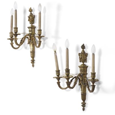 Coppia di Appliques Impero in Bronzo Dorato a Tre Bracci. XIX Secolo