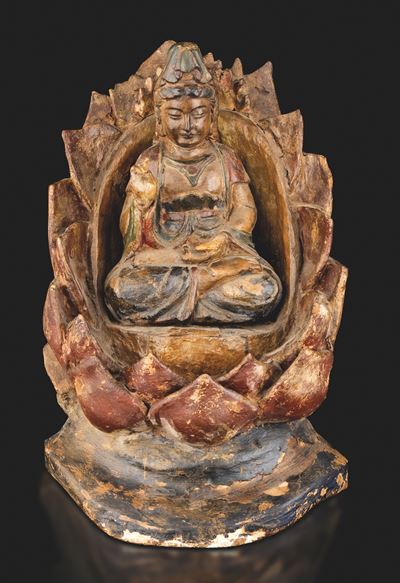 Scultura di Sakyamuni in Legno Scolpito e Dipinto su Base Fiore di Loto, Cina, XVIII Secolo