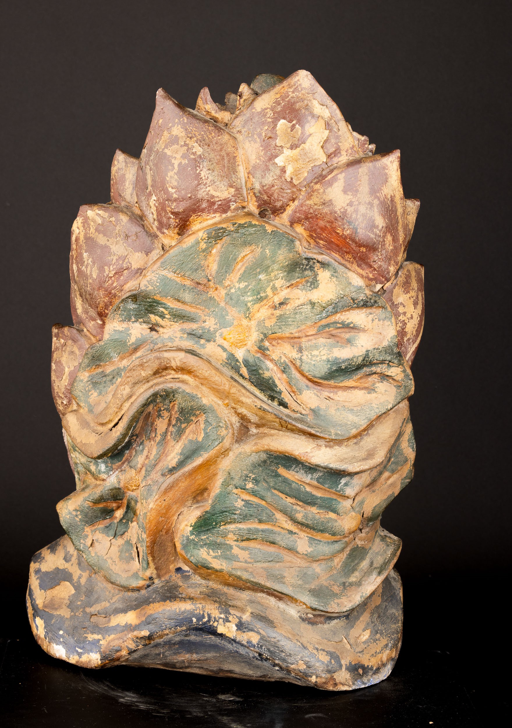 Scultura di Sakyamuni in Legno Scolpito e Dipinto su Base Fiore di Loto, Cina, XVIII Secolo