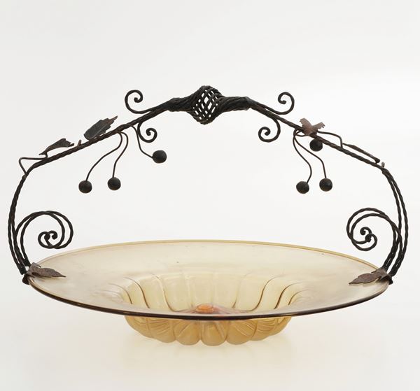 Piatto in vetro con manico in ferro. Murano, anni '20 del XX secolo