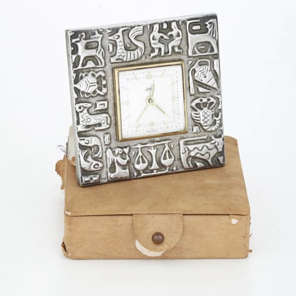 Orologio a sveglia in argento. Argenteria artistica milanese del XX secolo. Argentiere Arrigo Finzi