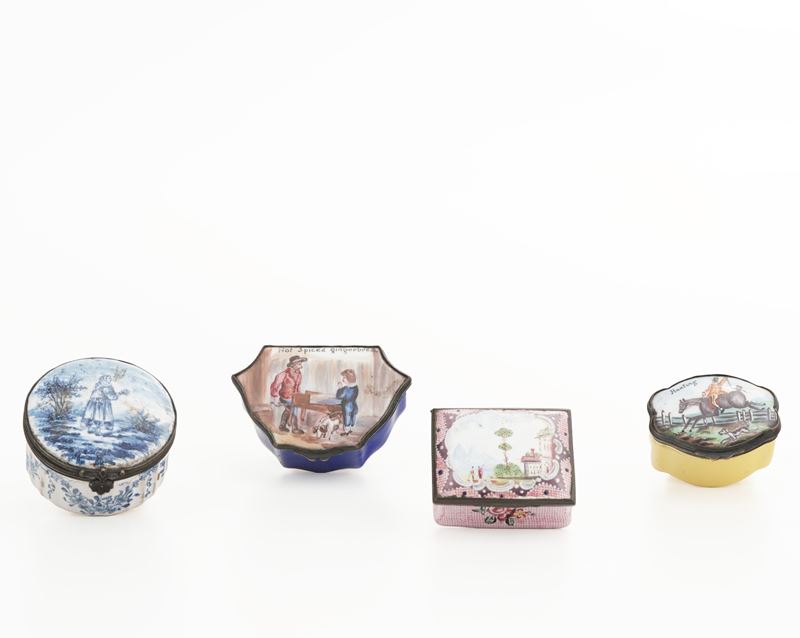 Quattro tabacchiere, XIX-XX secolo.  - Auction Majolica, Porcelain and Glass - Cambi Casa d'Aste