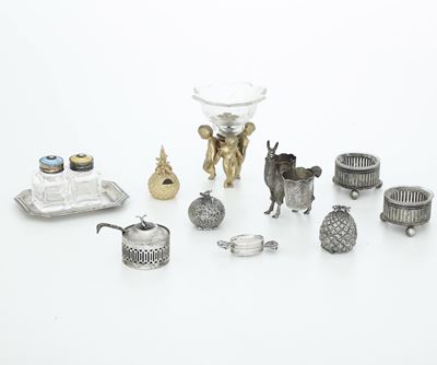 Lotto di saliere e oggetti decorativi in argento e bronzo