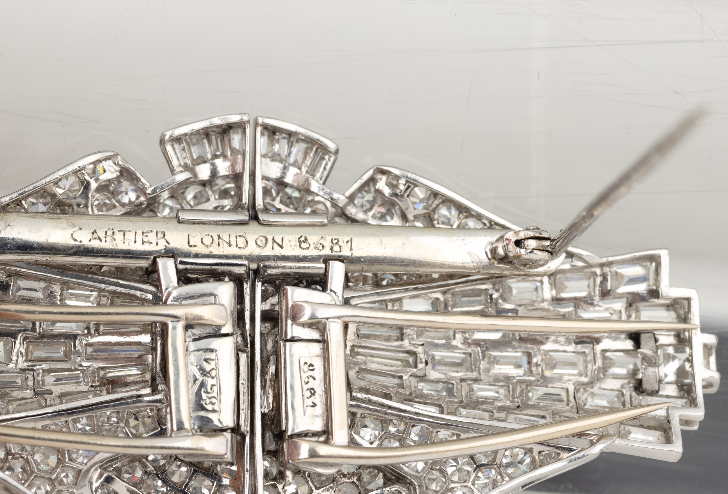 Cartier, London, Spilla (duette) in platino con diamanti