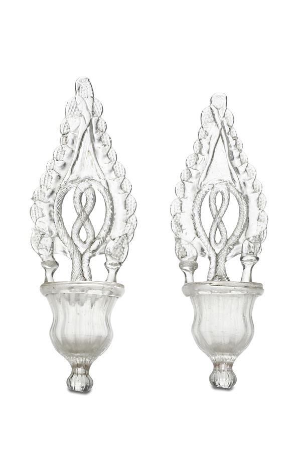 Coppia di acquasantiere in vetro soffiato, XIX secolo