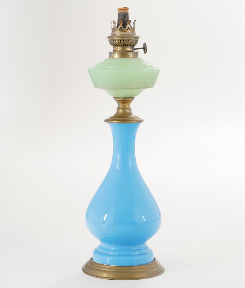 Lampada a petrolio in vetro  - Auction Antique - Cambi Casa d'Aste