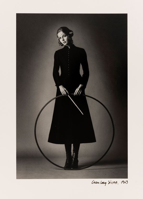 Jeanloup Sieff - Barbara, robe Yves Saint Laurent, Vogue, Paris