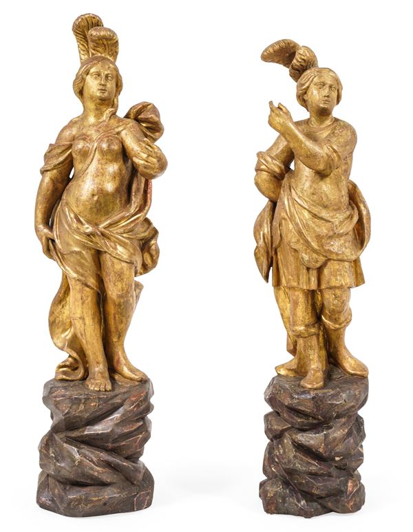 Coppia di sculture con figura maschile e femminile abbigliati all'antica con copricapi piumati. Veneto, XVIII secolo