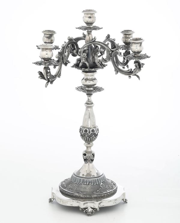 Candelabro a cinque fiamme. Argenteria artistica italiana del XX secolo. Marchio dell'argentiere consunto di difficile lettura