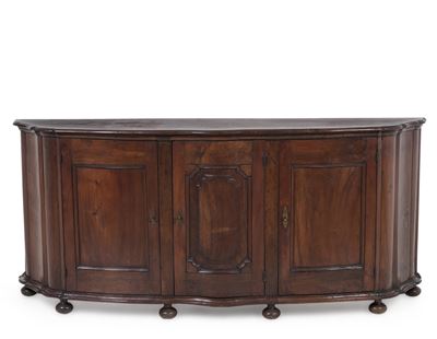 Credenza in Noce a Tre Ante. XVIII Secolo
