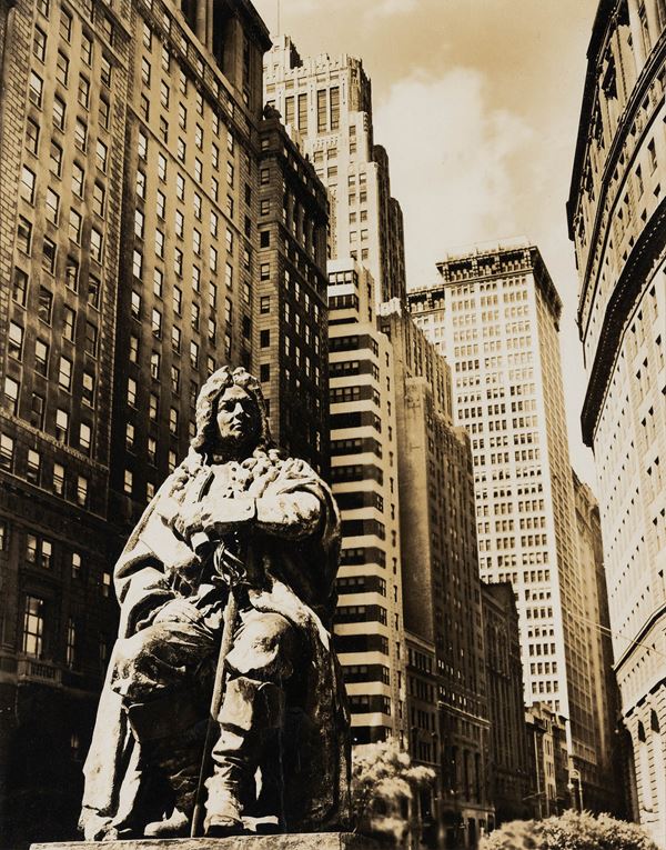 Berenice Abbott - De Peyster Statue, Bowling Green, Manhattan