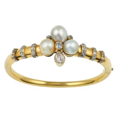 Bracciale rigido in oro 750/1000 con tre perle naturali d’acqua salata e diamanti