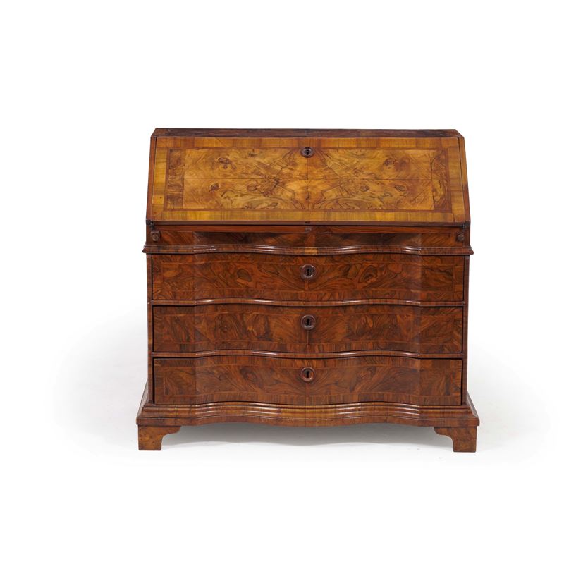 Ribalta lastronata in radica di noce e filettata. XVIII secolo  - Auction Antiques - Cambi Casa d'Aste