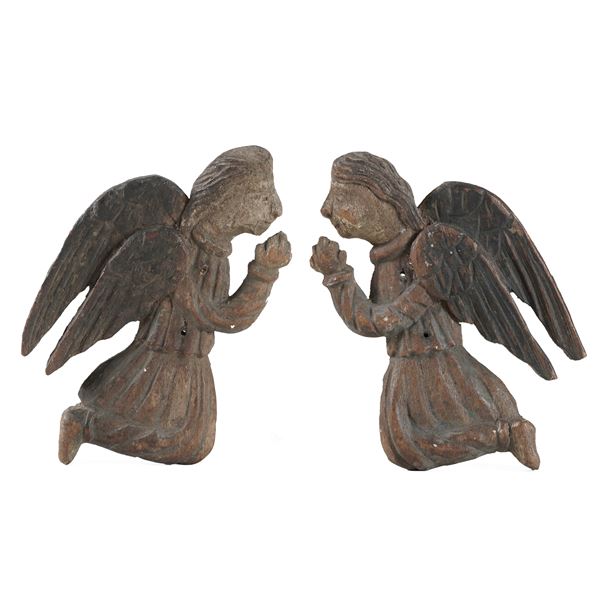 Coppia di angeli in legno. XVII-XVIII secolo