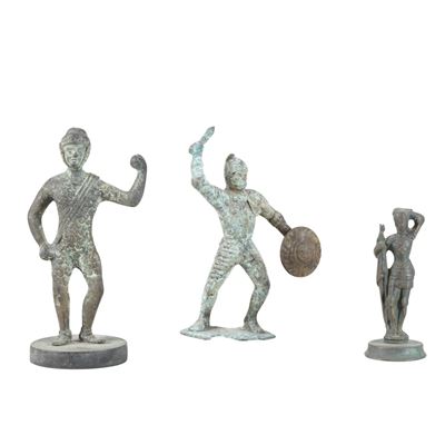 Tre Statuette di Armigeri in Bronzo