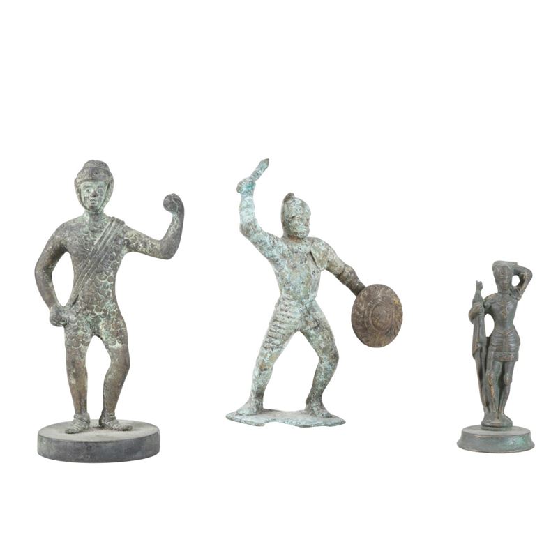 Tre statuette di armigeri in bronzo  - Asta Antiquariato - Cambi Casa d'Aste