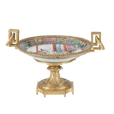 Alzata con Piatto Orientale in Porcellana e Supporto in Bronzo Dorato. XIX Secolo