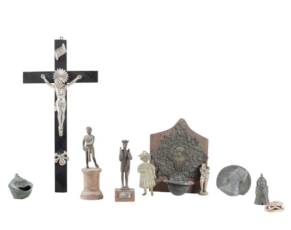 Lotto di curiosità per lo più in metallo. XIX-XX secolo