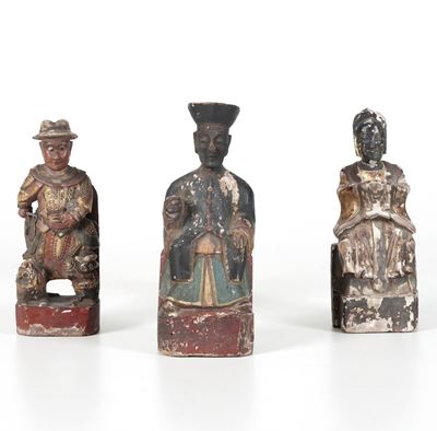 Tre Sculture in Legno Intagliato. Cina, XX Secolo