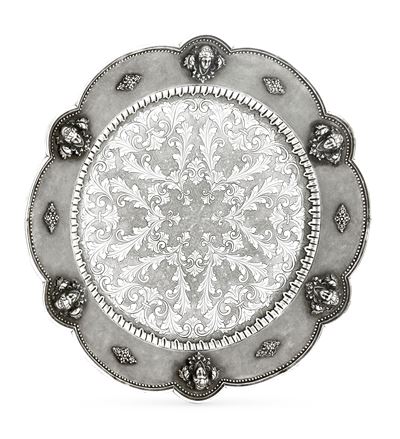Luigi Forloni, Piatto in argento fuso e sagomato (argenteria milanese, prima metà XX secolo)