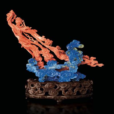 Figura in Lapis e Corallo Rosso Maculato Raffigurante Fanciulle, 86 Gr, Cina, Dinastia Qing, XIX ...
