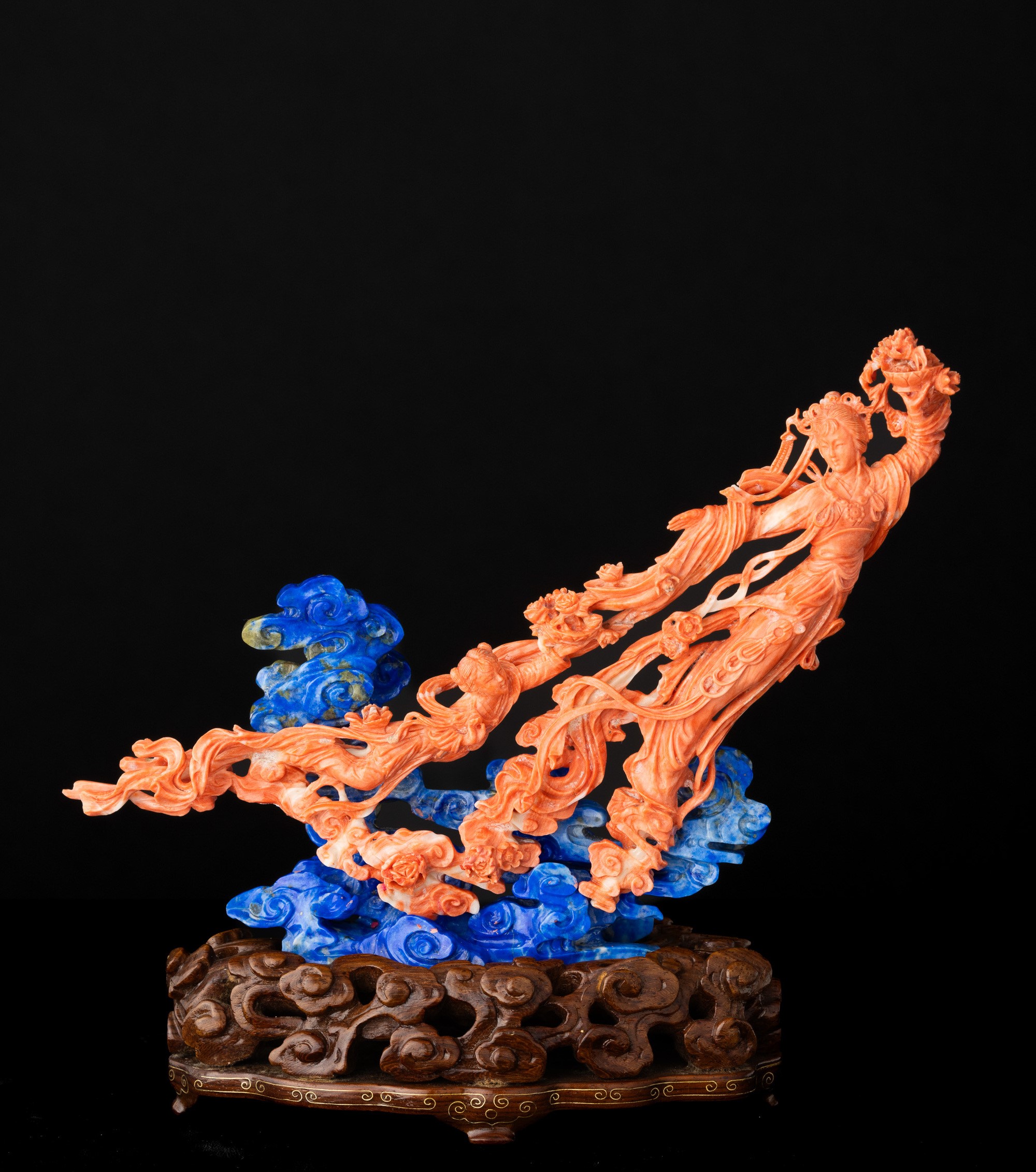 Figura in Lapis e Corallo Rosso Maculato Raffigurante Fanciulle, 86 Gr, Cina, Dinastia Qing, XIX ...