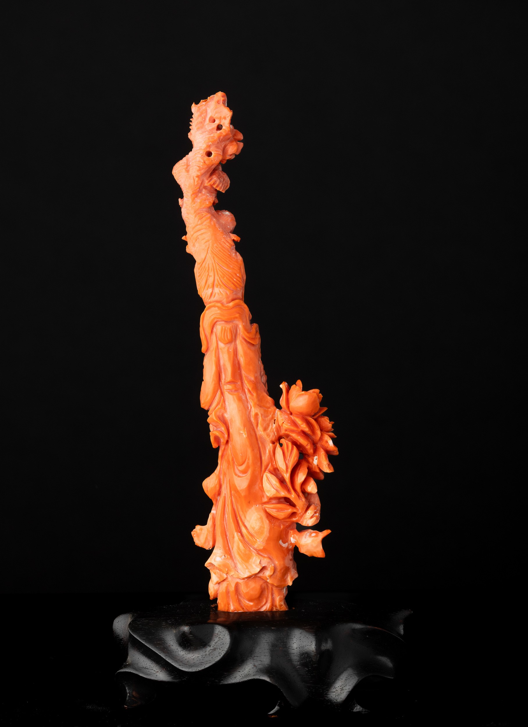 Figura di Fanciulla Scolpita in Corallo Rosso, 200 Gr, Cina, Dinastia Qing, XIX Secolo