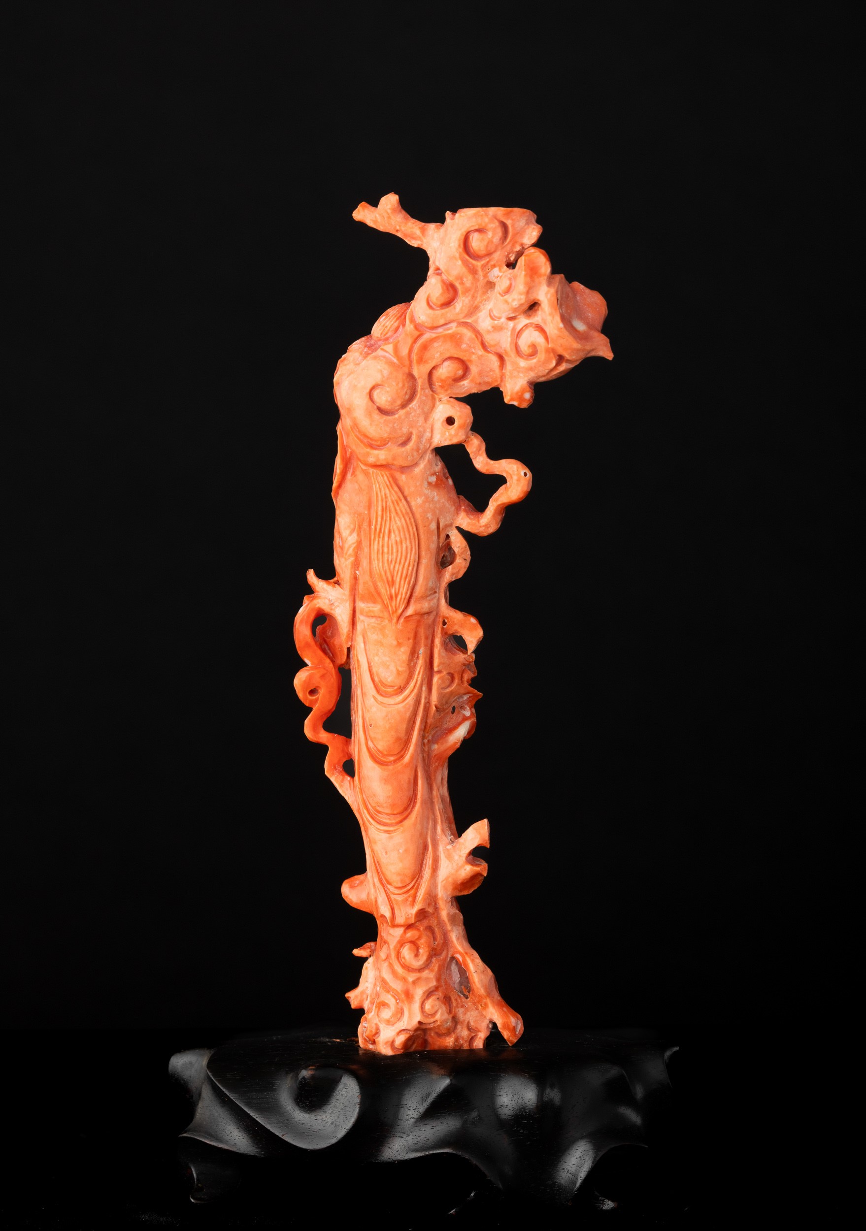 Figura di Fanciulla Scolpita in Corallo Rosso, 270 Gr, Cina, Dinastia Qing, XIX Secolo