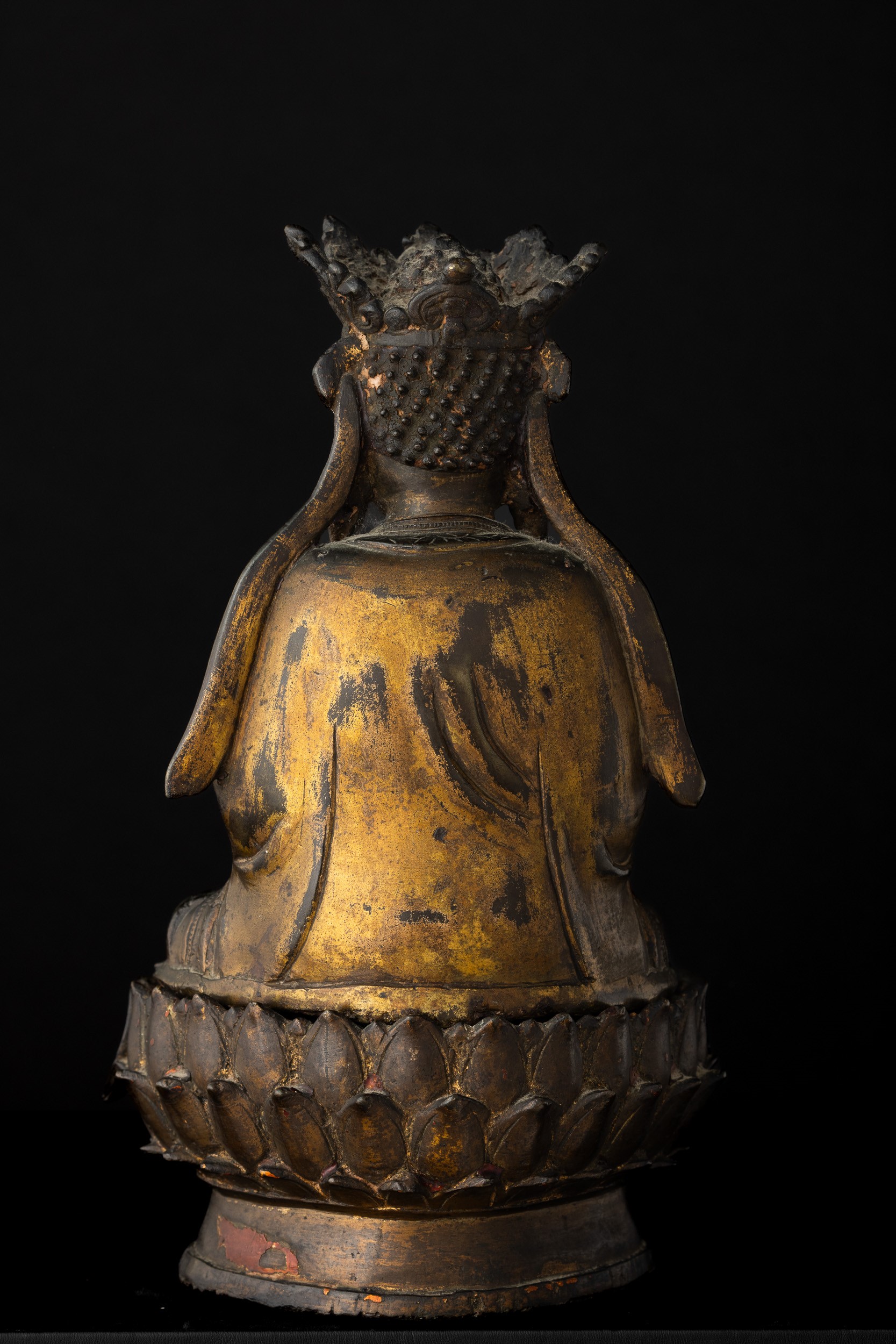 Figura di Quanin Incoronata in Bronzo Seduto su Fiore di Loto, Cina, Dinastia Ming, XVII Secolo