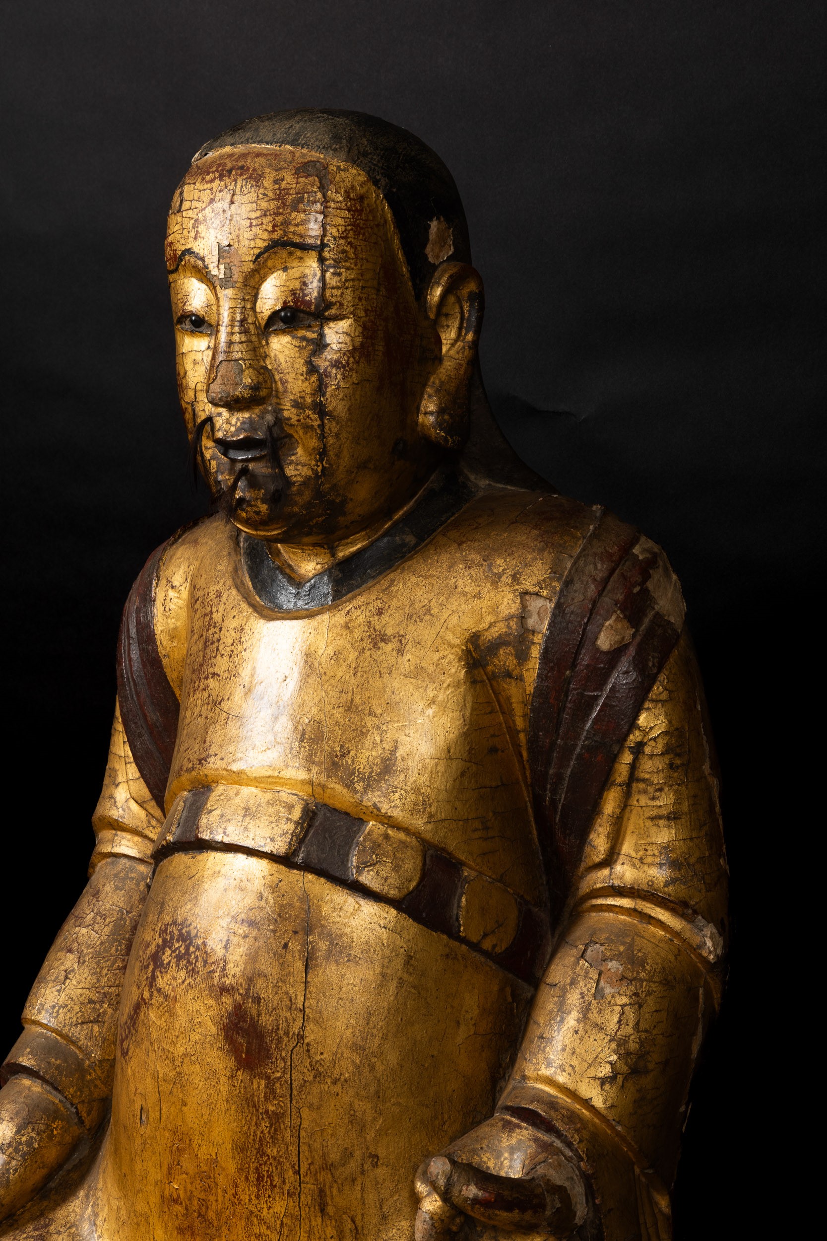 Importante e Grande Figura di Dignitario in Legno Dorato, Cina, Dinastia Qing, Epoca Kangxi (1662...