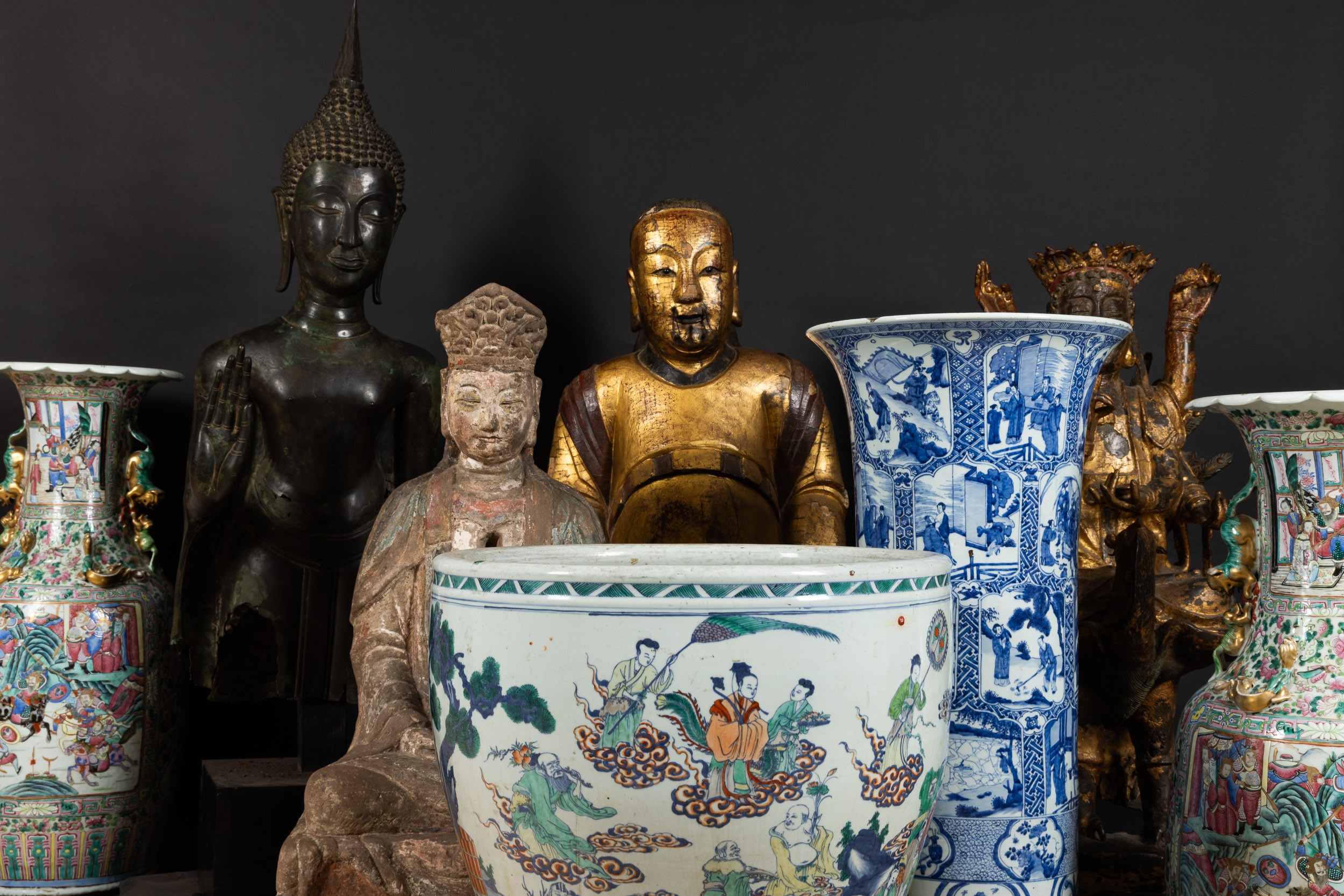 Importante e Grande Figura di Dignitario in Legno Dorato, Cina, Dinastia Qing, Epoca Kangxi (1662...