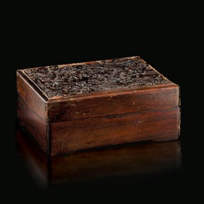 Scatola in Legno Duro Intagliato con Drago tra le Nuvole, Cina, Dinastia Qing