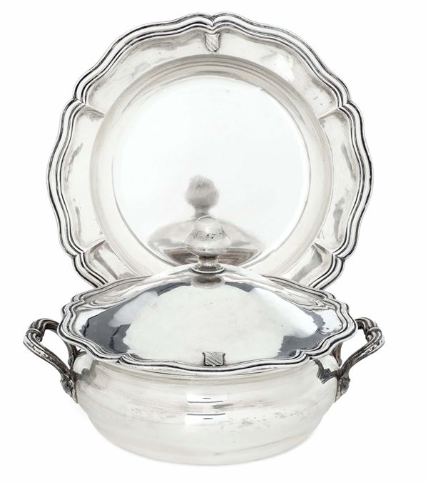 Zuppiera con presentoire. Italia XX secolo. Marchi di Torino non pertinenti