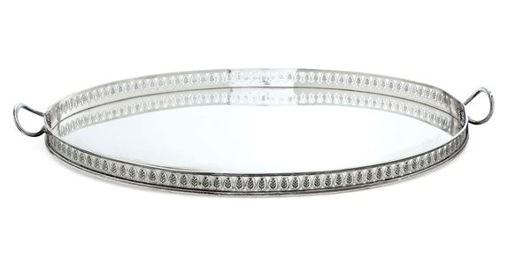 Vassoio biansato. Argenteria italiana, Milano (?). XIX secolo