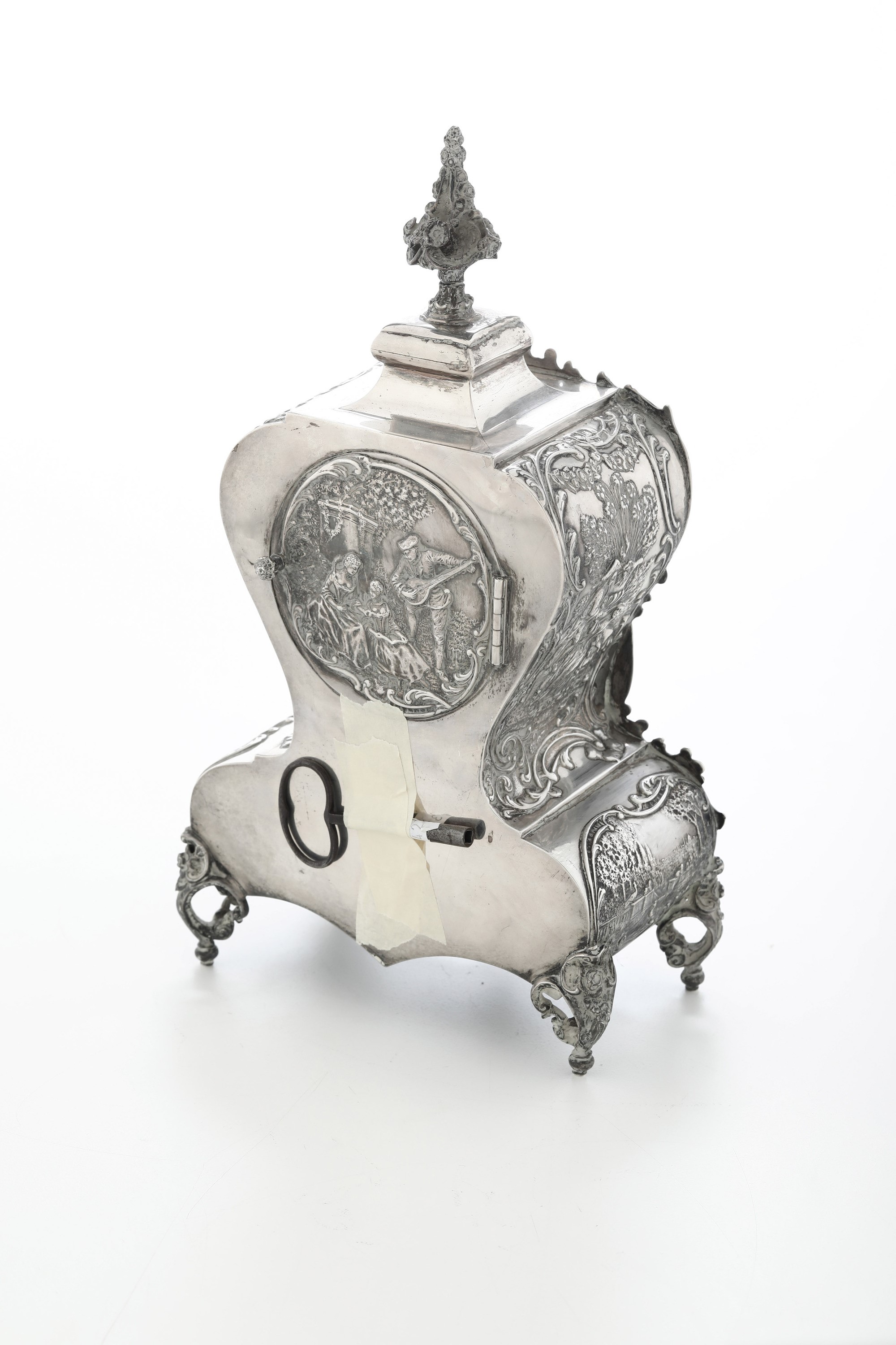 Orologio da tavolo, cassa in argento fuso, movimento firmato, Inghilterra, 1870