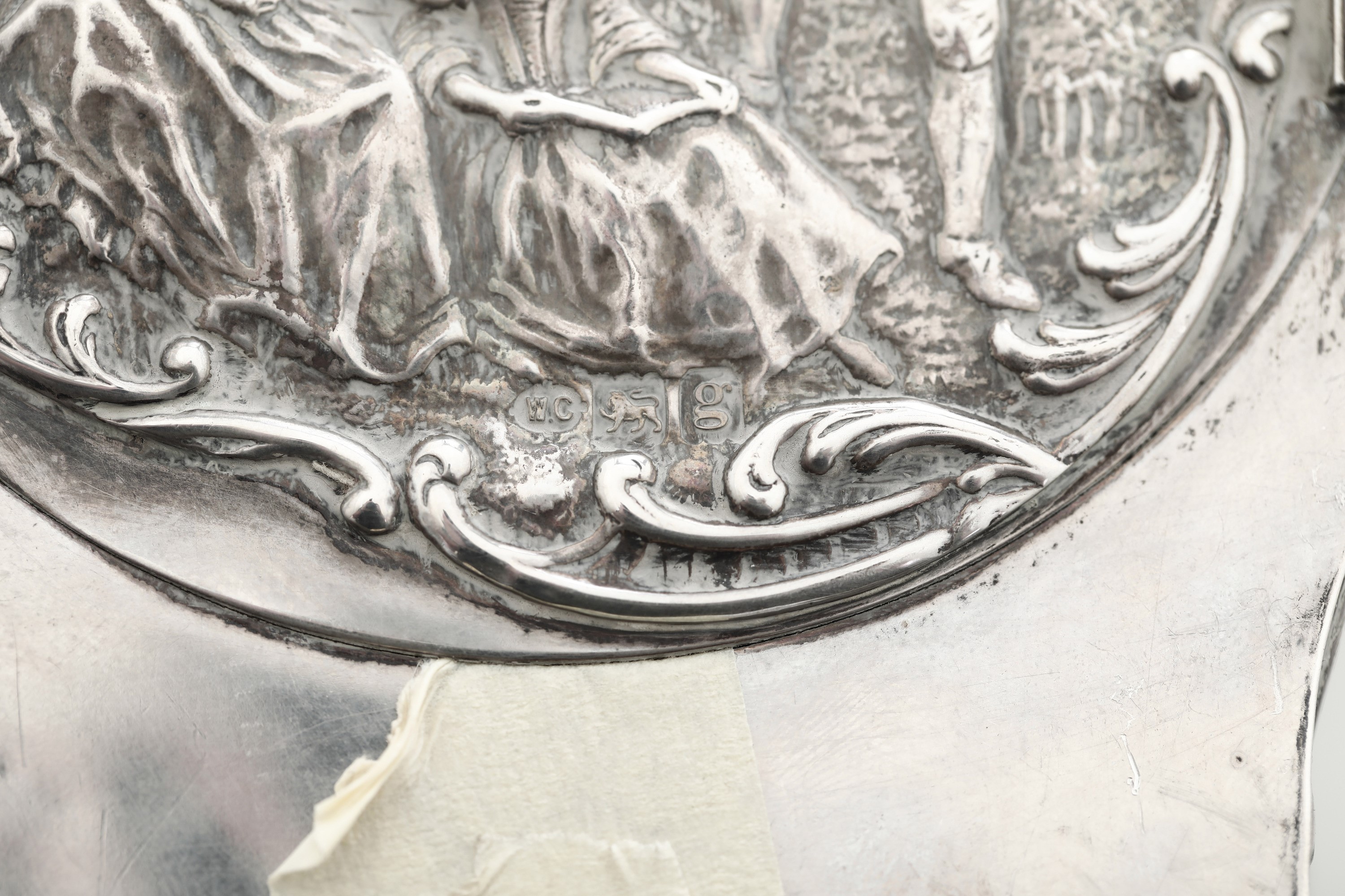 Orologio da tavolo, cassa in argento fuso, movimento firmato, Inghilterra, 1870