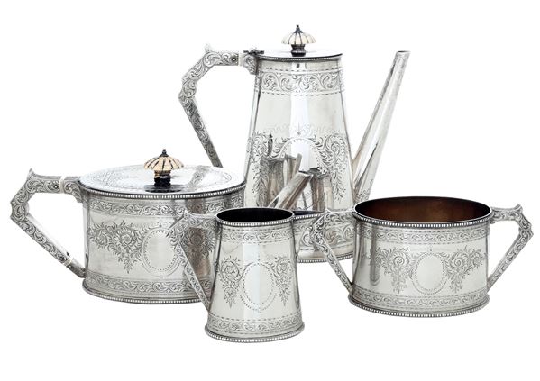 Servizio da tè e caffè. Londra, 1864. Argentiere Robert Harper