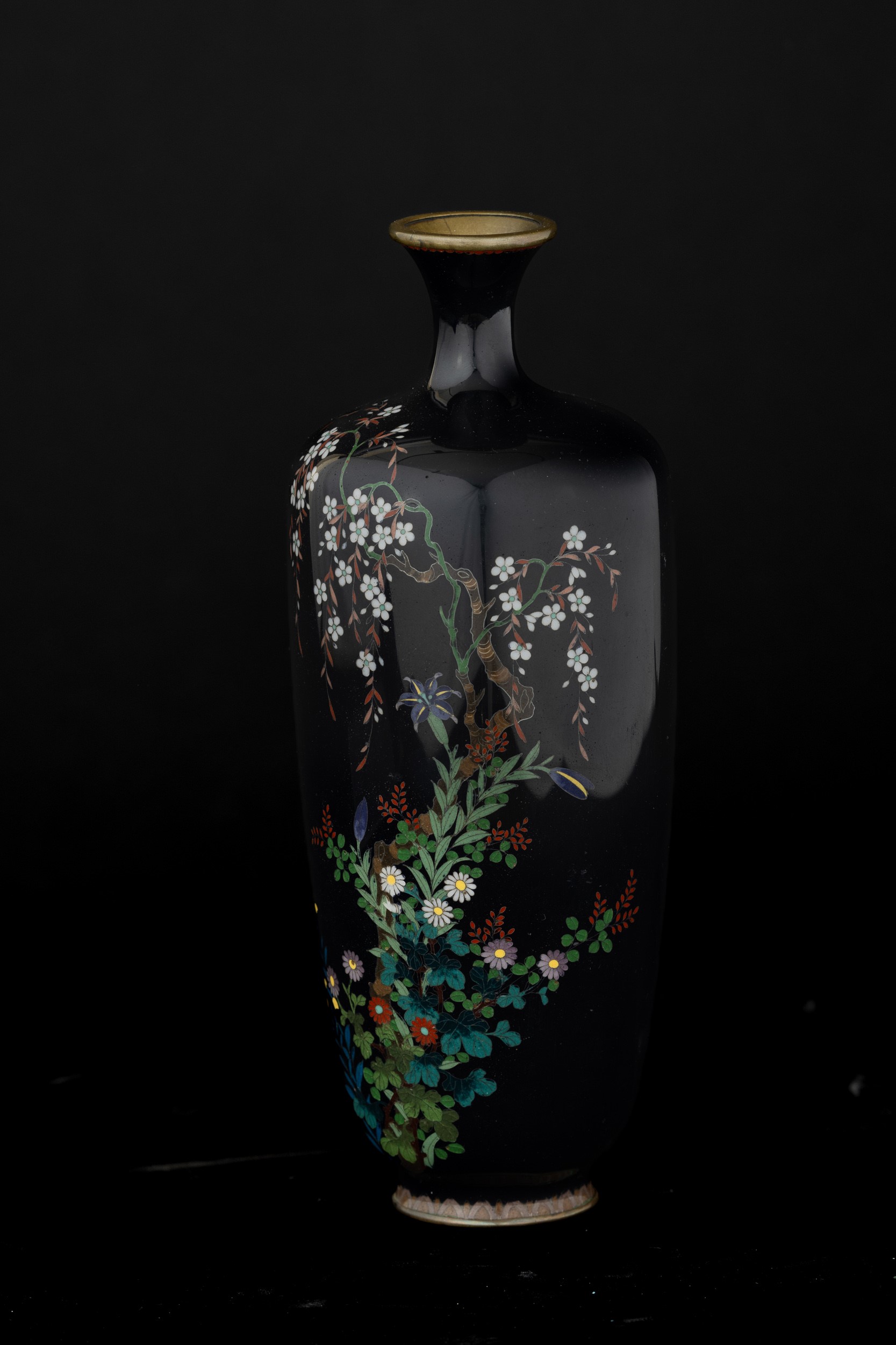 Ota Kichisaburo, Piccolo vaso in cloisonné con decoro floreale (Giappone, periodo Meiji)