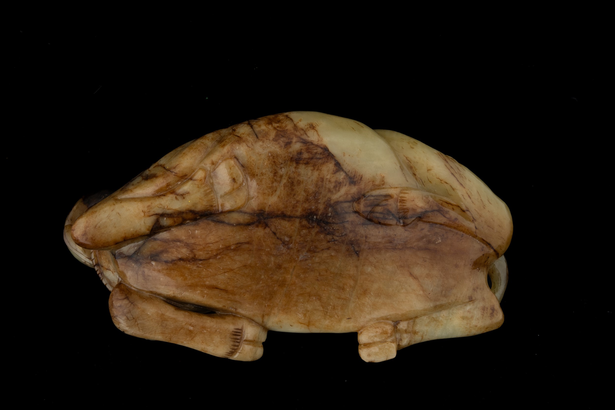 Cina (Dinastia Qing, epoca Qianlong, XVIII secolo), Figura di bufalo in giada bianca e russet