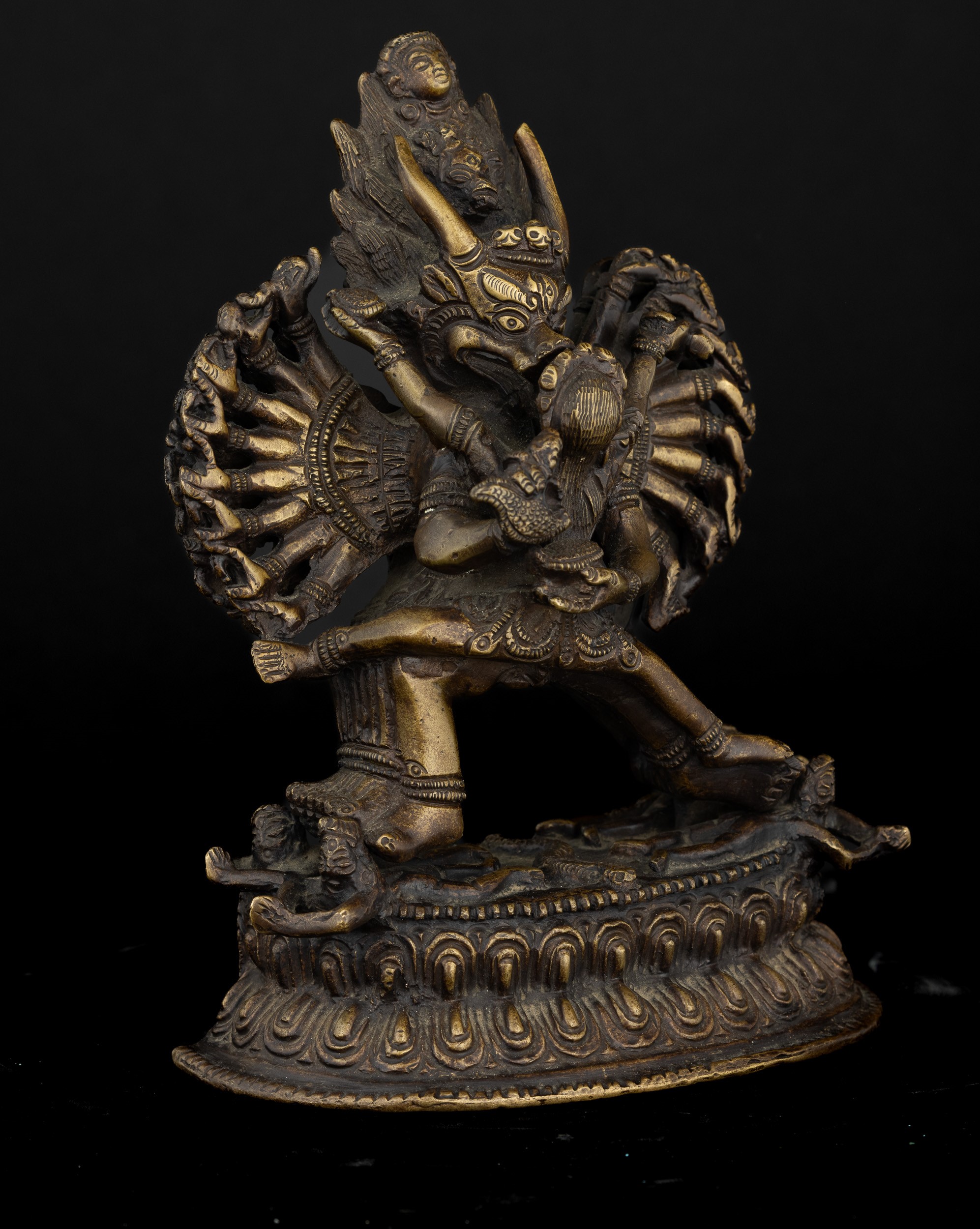 Figura di Yamantaka Vajra in Bronzo su Doppio Fiore di Loto, Tibet, XVIII - XIX Secolo