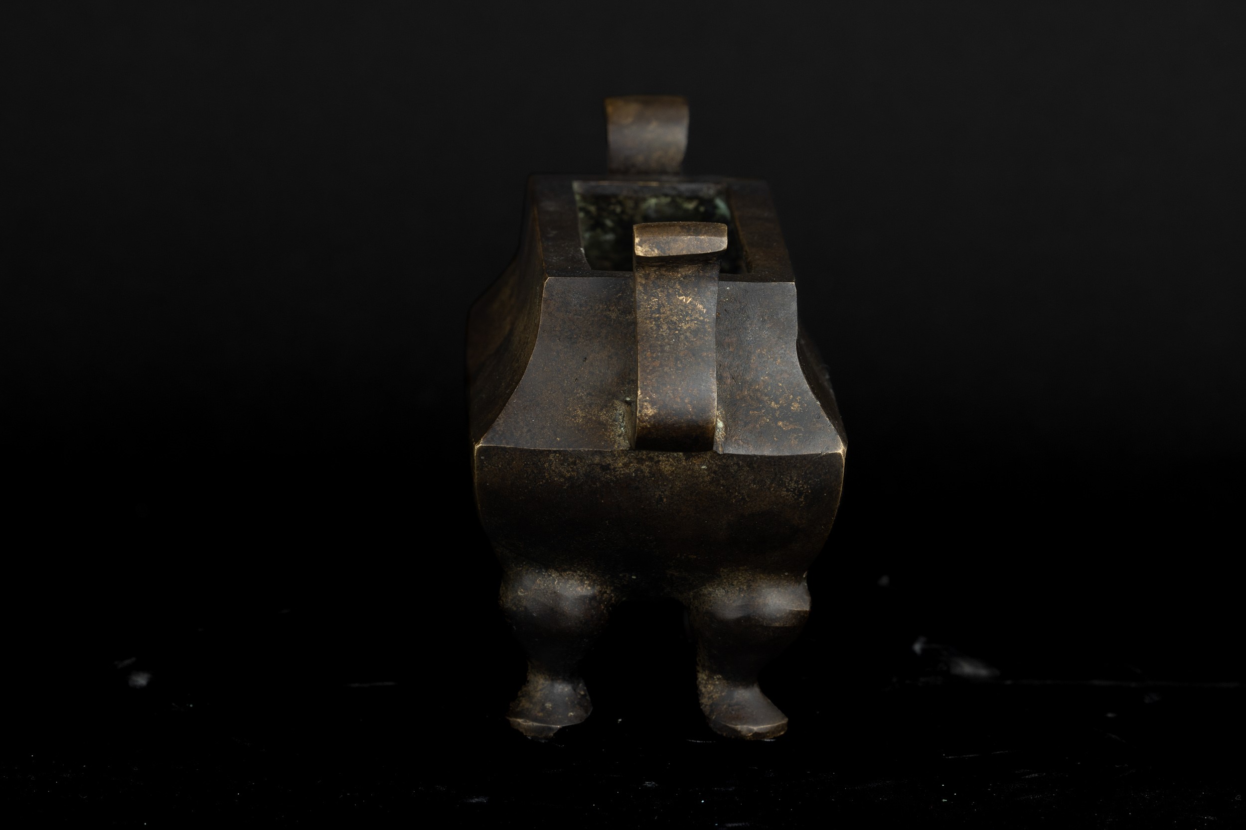 Incensiere in Bronzo con Forma Sagomata con Anse, Cina, XVIII Secolo