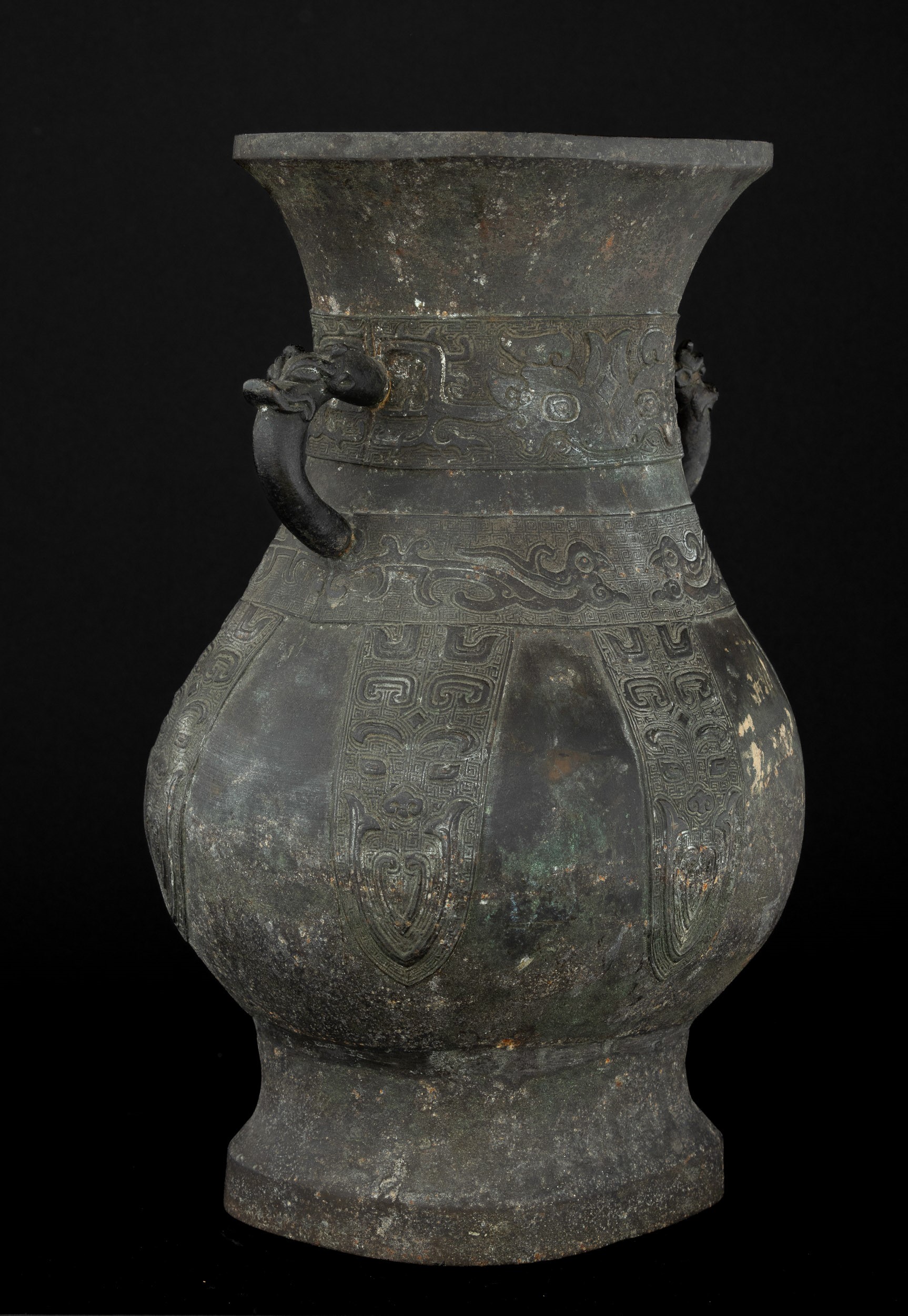 Grande Vaso in Bronzo in Forma Arcaica a Due Anse, Inciso con Motivi Geometrici e Naturalistici, ...