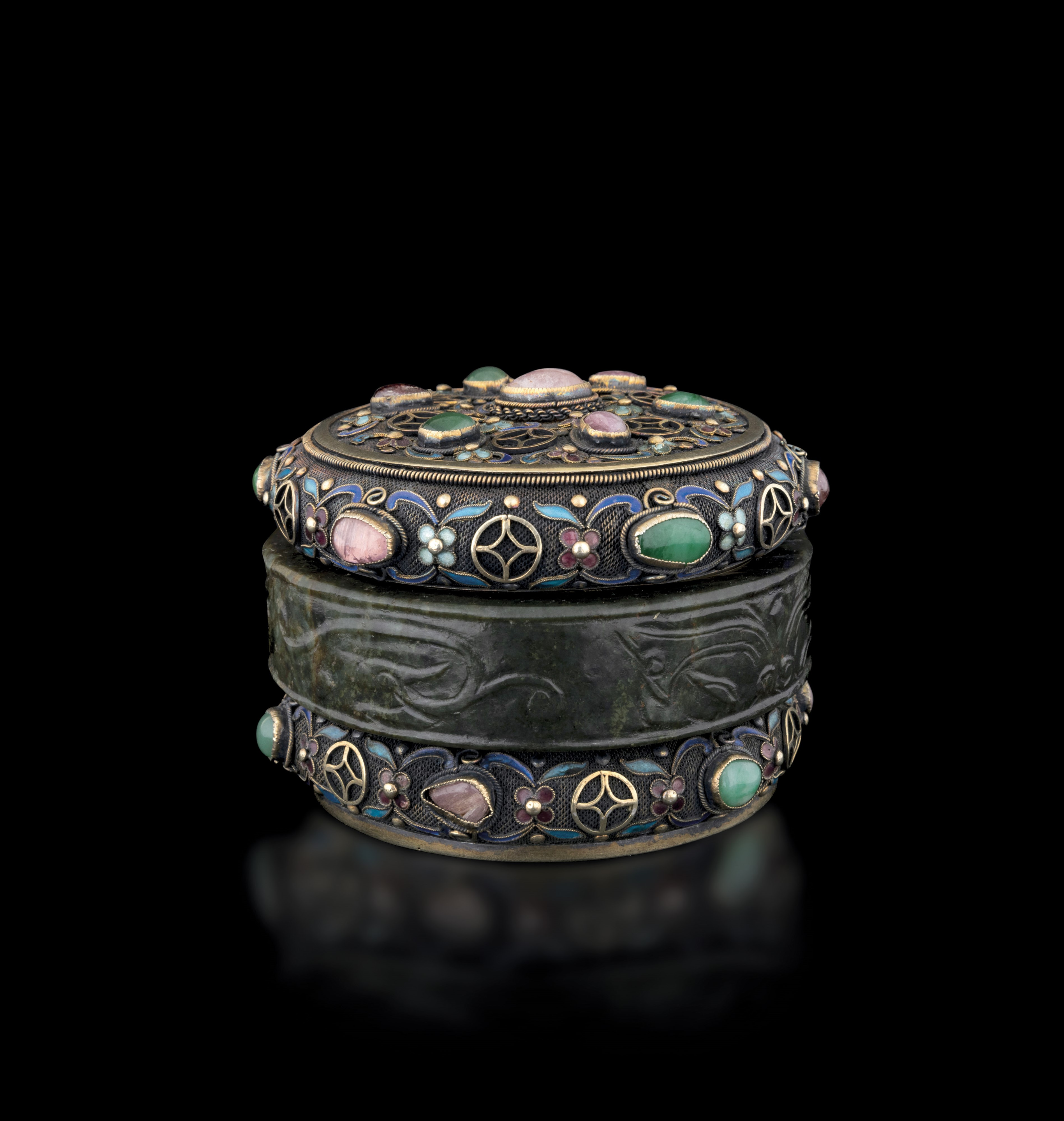 Scatola in Argento, Smalto e Pietre Dure con Bracciale in Giada Arcaica, Cina, Inizio XX Secolo
