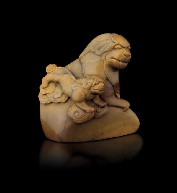 Small shoushan stone sculpture depicting Pho dog with young Pho dog, China, Qing Dynasty, 18th century