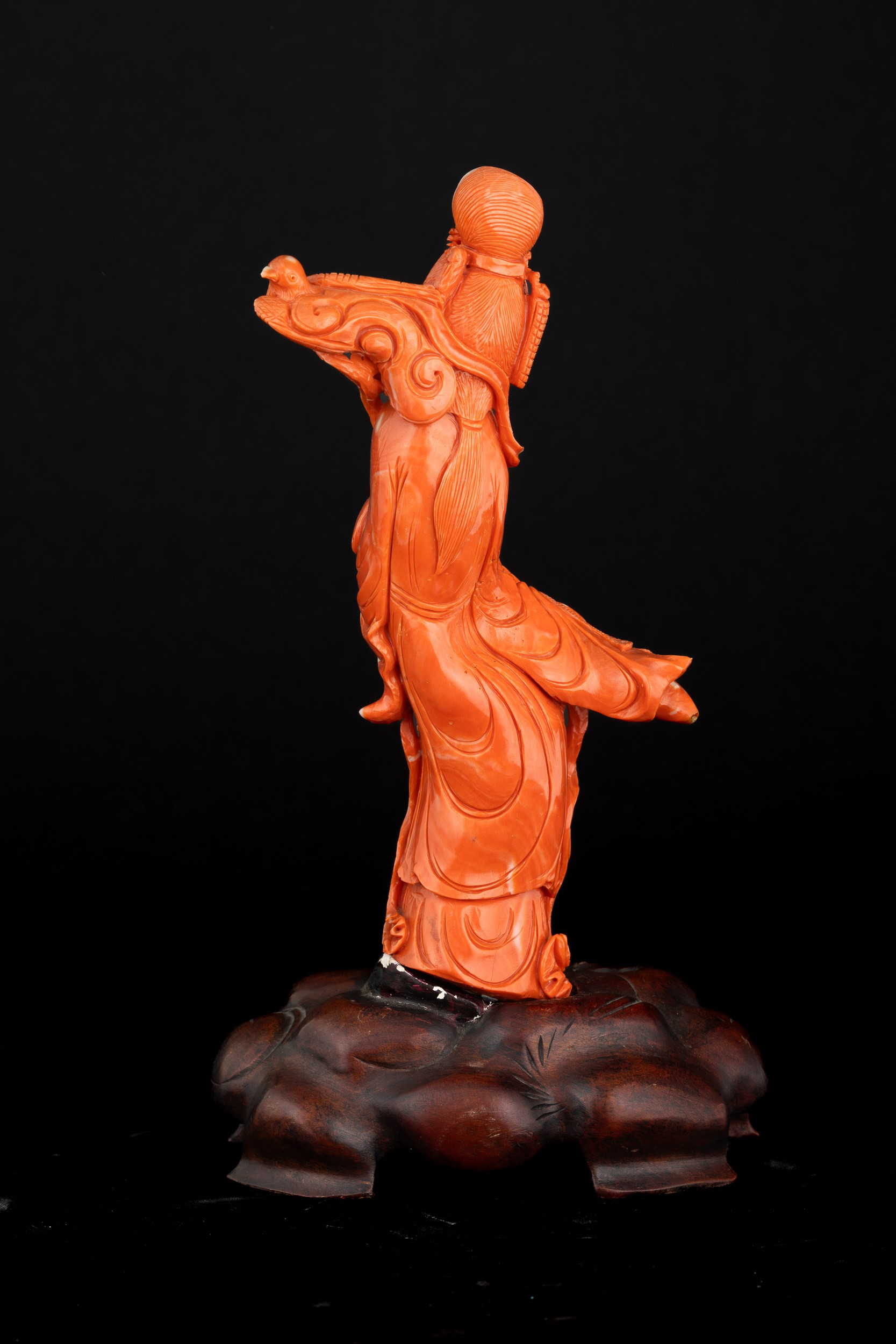 Scultura Raffigurane Guanyin con Uccellini in Corallo, 708 Gr,cina, Dinastia Qing, Fine XIX Secol...