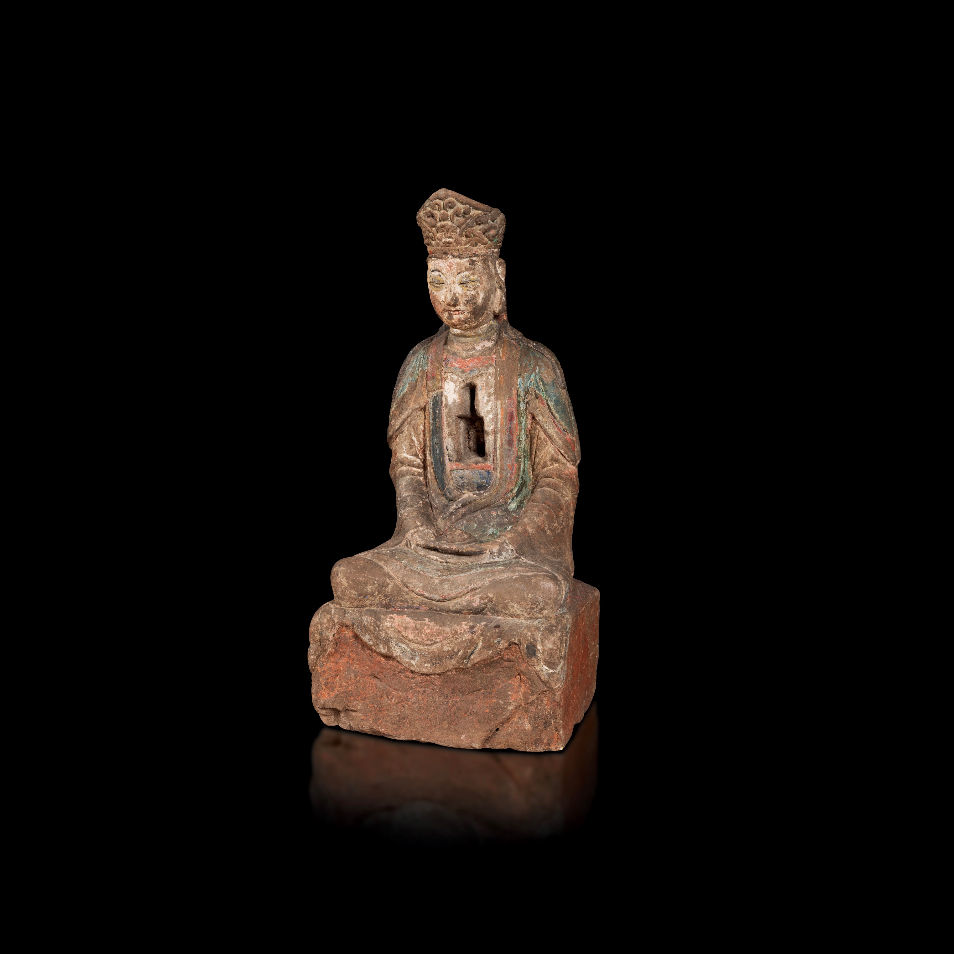 Rara e Grande e Rara Figura di Guanyin Incoronata Seduta in Pietra, Cina, Dinastia Song, X-XIII S...