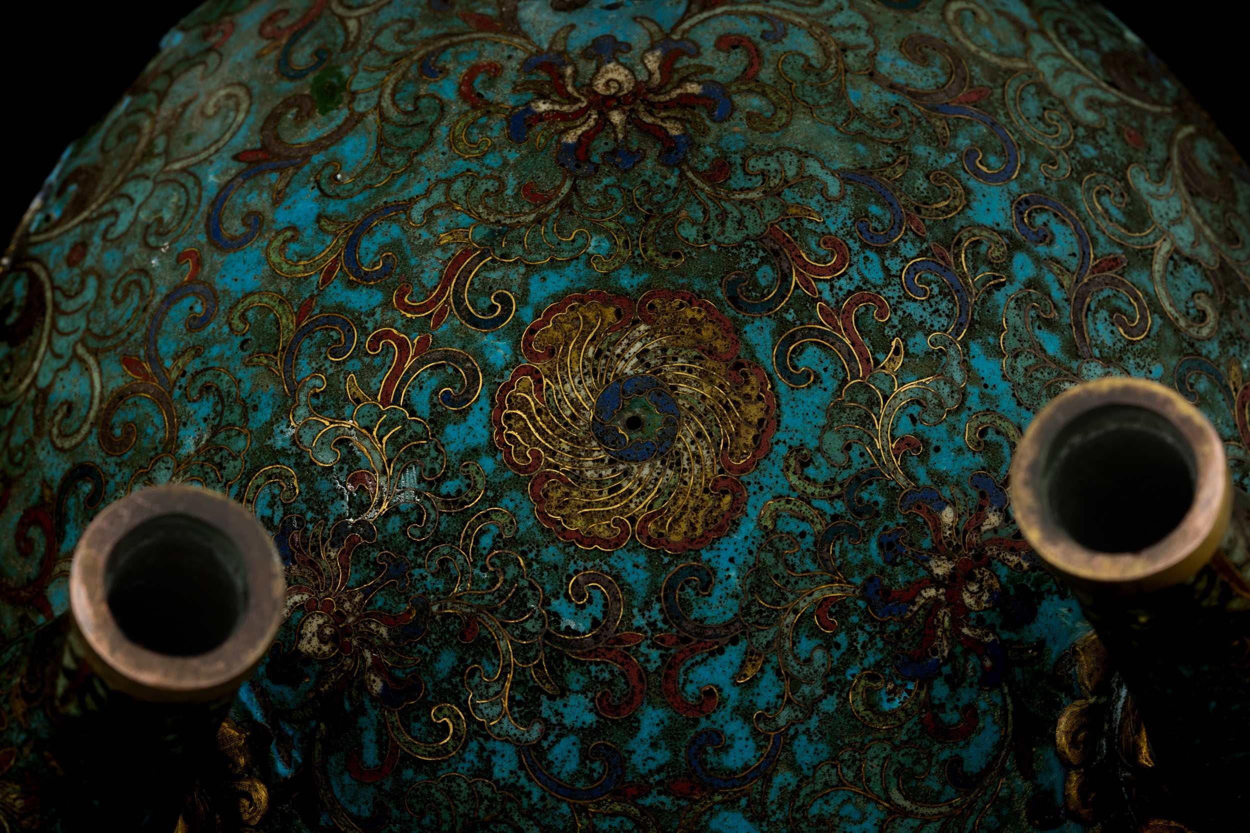 Importante Incensiere Cloisonné di Commitenza Imperiale in Bronzo a Decoro Floreale, Coperchio e ...