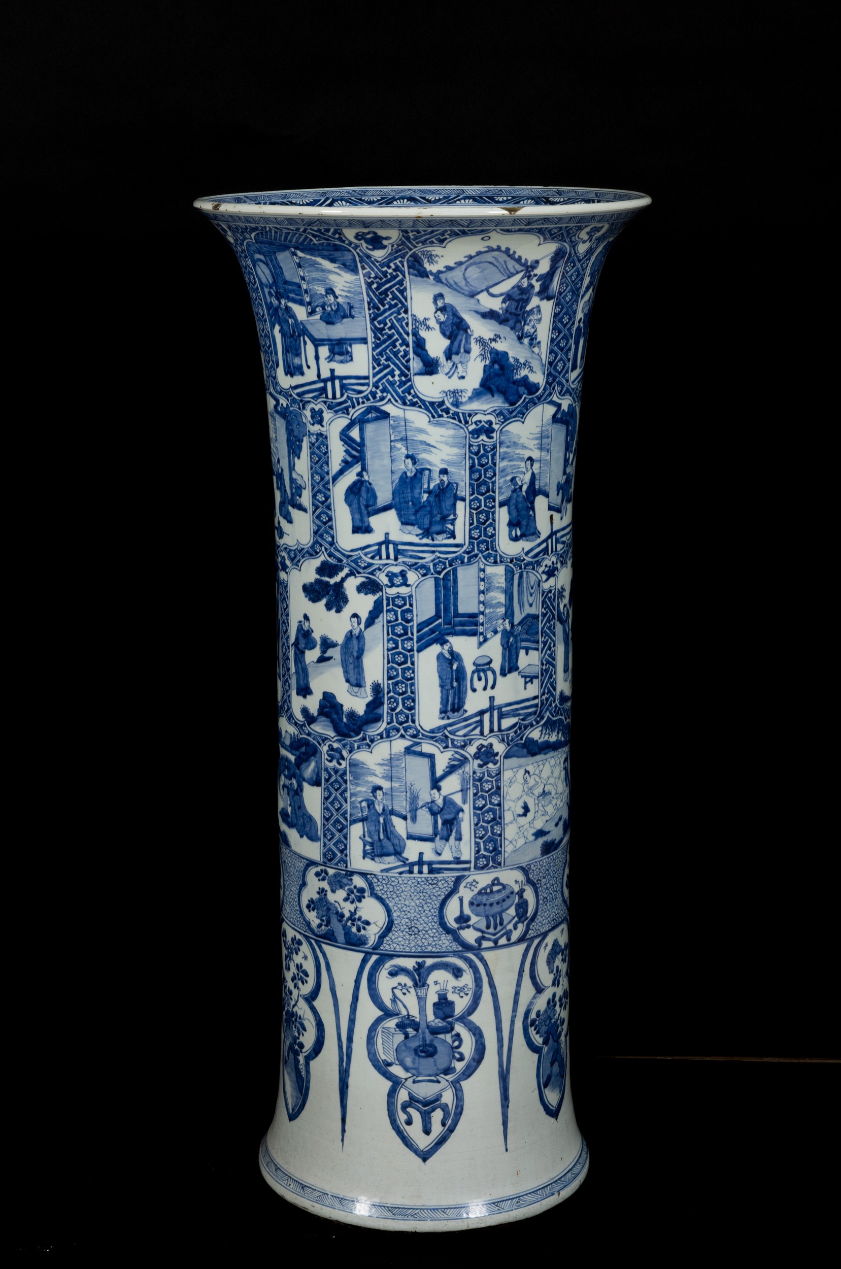 Grande e Importante Vaso in Porcellana Bianco e Blu Raffigurante 24 Scene di “pietà Filiale” Entr...